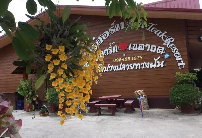 Lampang Bouteak Resort