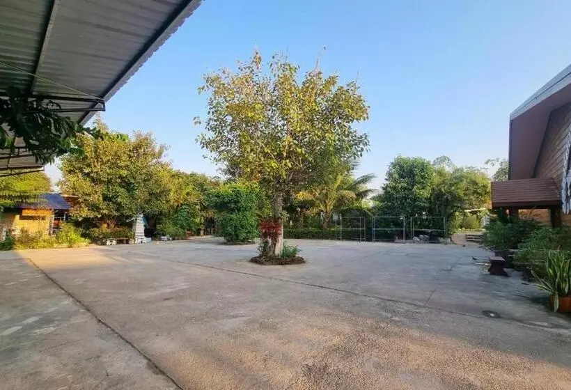 Lampang Bouteak Resort