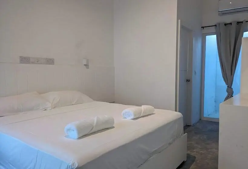 پانسیون Avi Guesthouse
