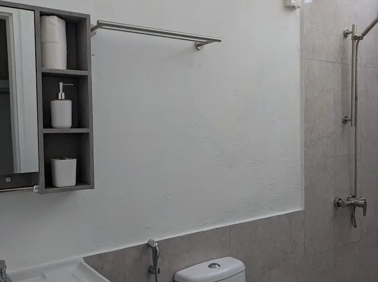 پانسیون Avi Guesthouse