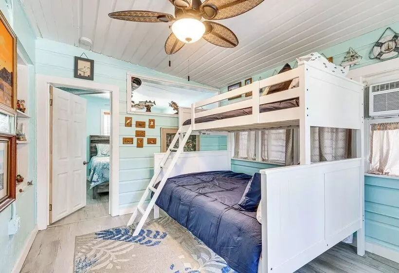 6 Mi To Beach: Riverfront Home In Ruskin!