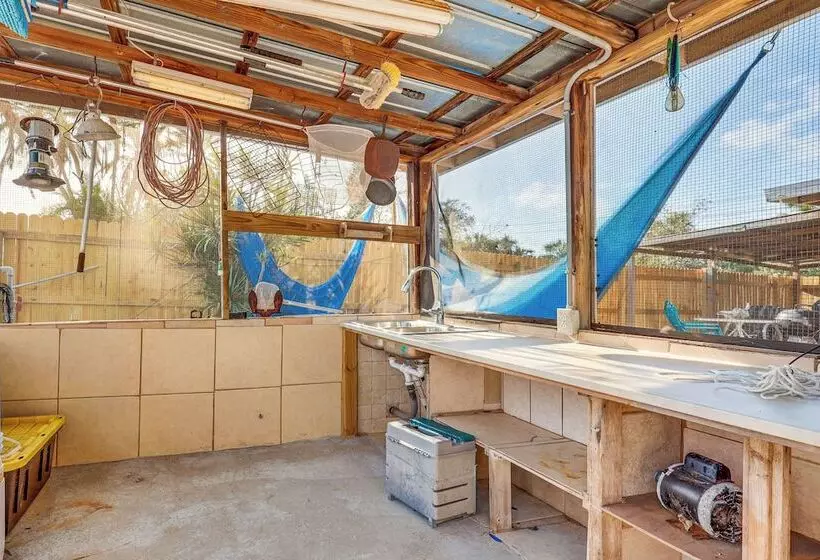 6 Mi To Beach: Riverfront Home In Ruskin!