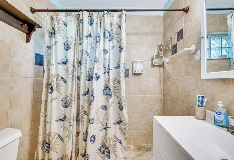 6 Mi To Beach: Riverfront Home In Ruskin!