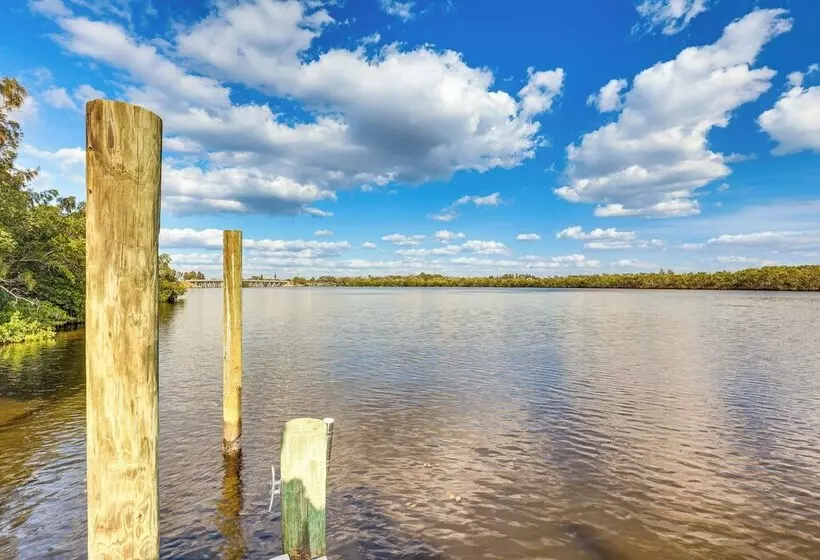 6 Mi To Beach: Riverfront Home In Ruskin!