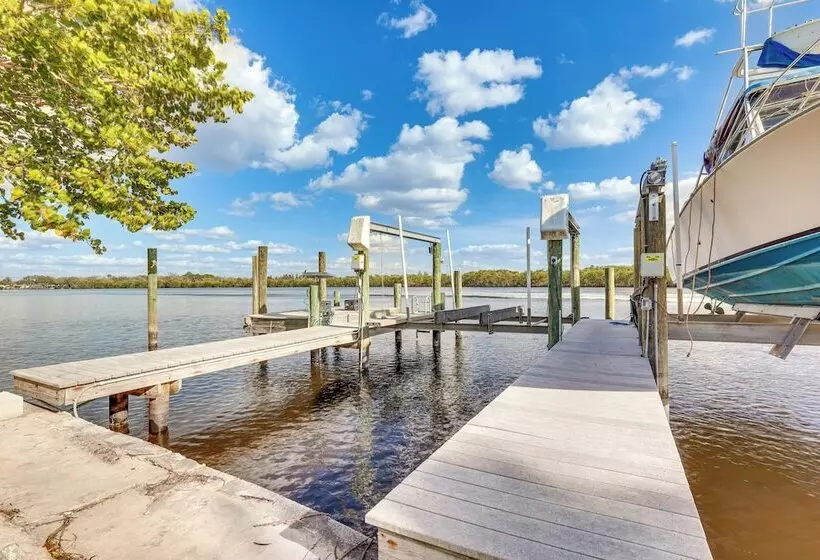 6 Mi To Beach: Riverfront Home In Ruskin!