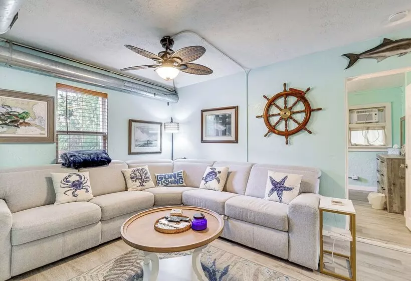 6 Mi To Beach: Riverfront Home In Ruskin!
