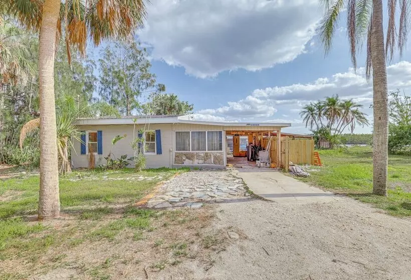 6 Mi To Beach: Riverfront Home In Ruskin!