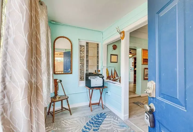 6 Mi To Beach: Riverfront Home In Ruskin!