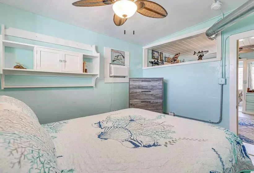 6 Mi To Beach: Riverfront Home In Ruskin!