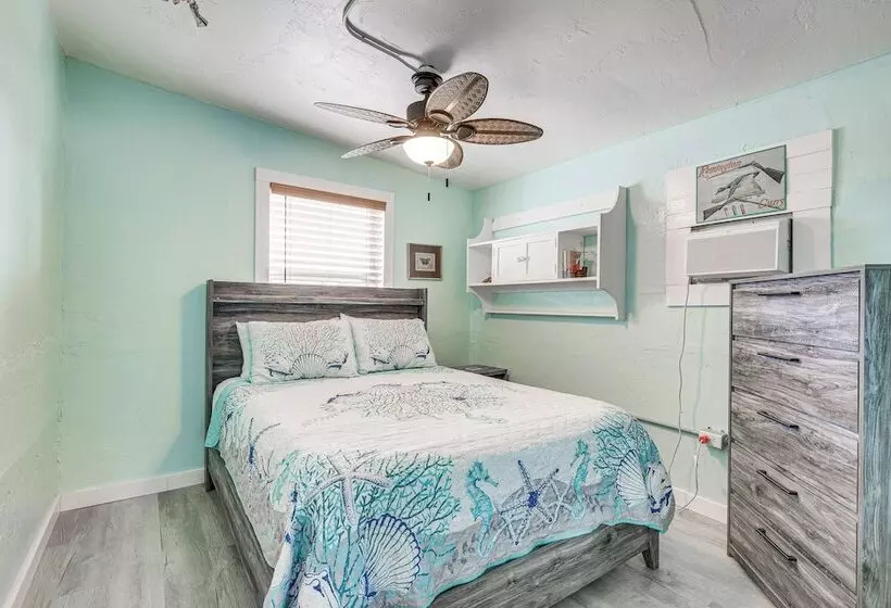 6 Mi To Beach: Riverfront Home In Ruskin!