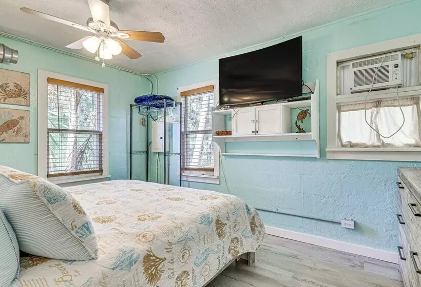 6 Mi To Beach: Riverfront Home In Ruskin!