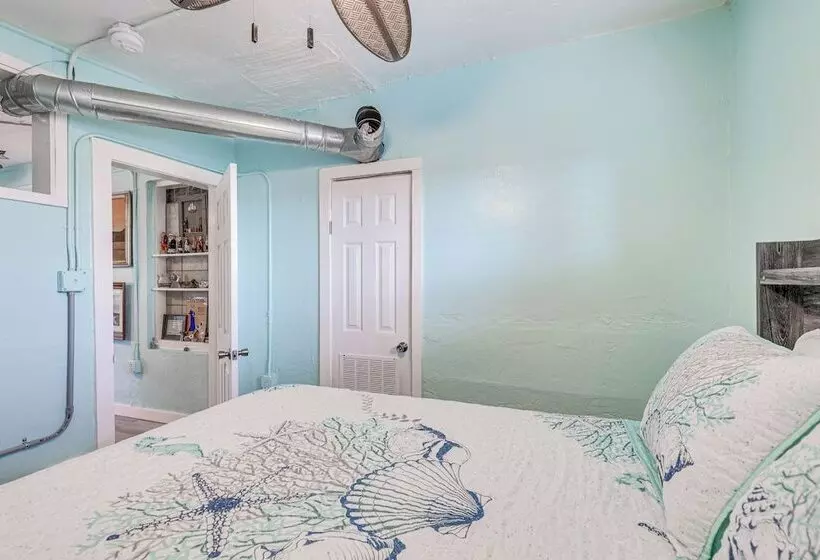 6 Mi To Beach: Riverfront Home In Ruskin!