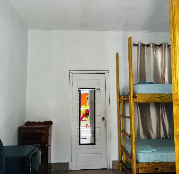 هاستل Go Slow Guesthouse