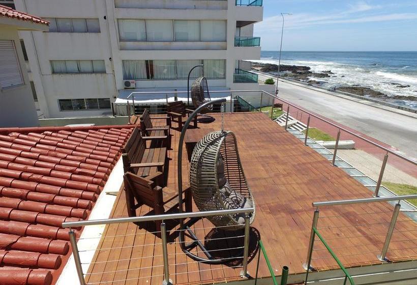 Alevines Playa El Emir Hostel & Suites