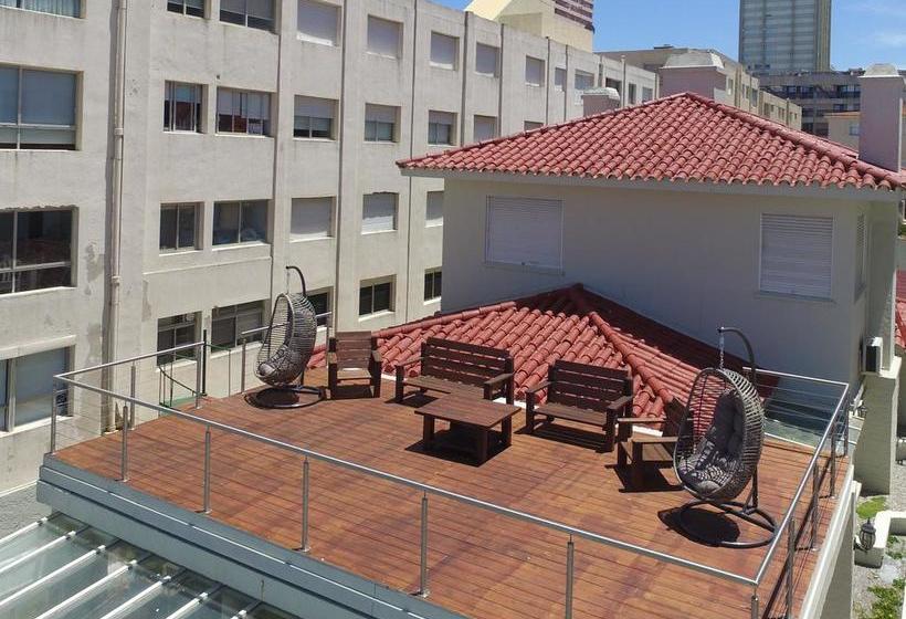 Alevines Playa El Emir Hostel & Suites