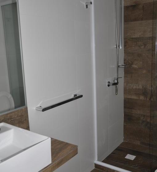 Alevines Playa El Emir Hostel & Suites