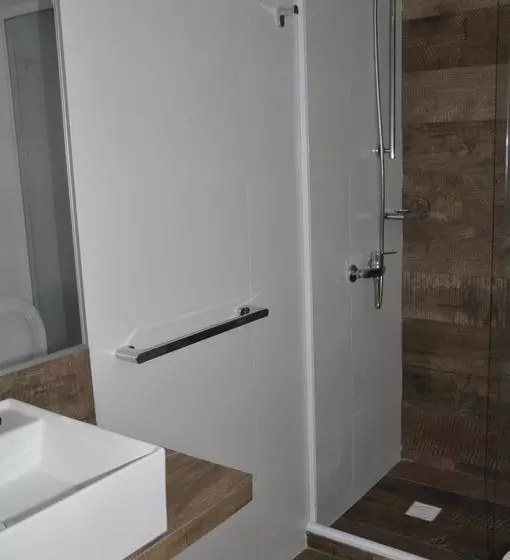Alevines Playa El Emir Hostel & Suites