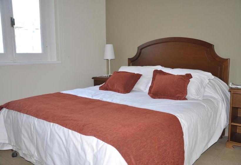 Alevines Playa El Emir Hostel & Suites