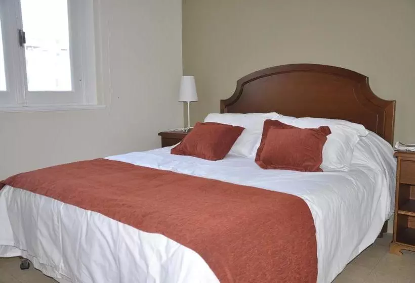 Alevines Playa El Emir Hostel & Suites