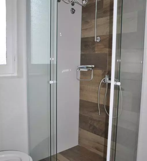 Alevines Playa El Emir Hostel & Suites