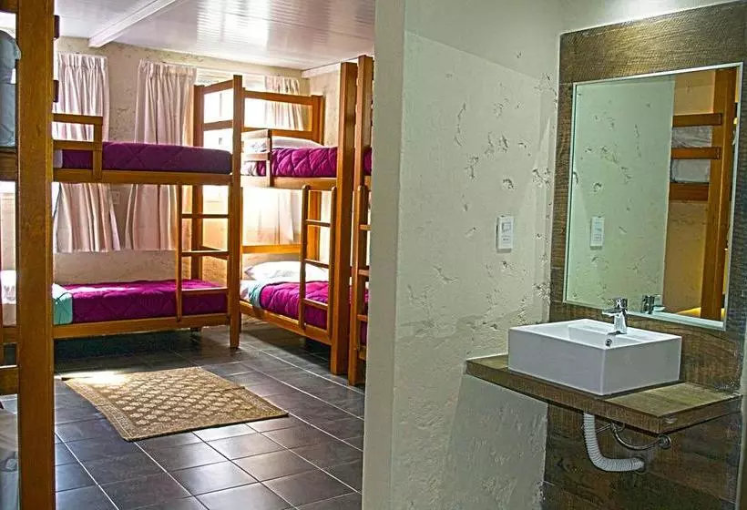 Alevines Playa El Emir Hostel & Suites