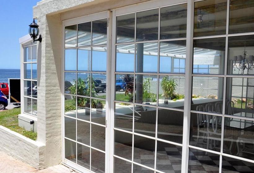 Alevines Playa El Emir Hostel & Suites