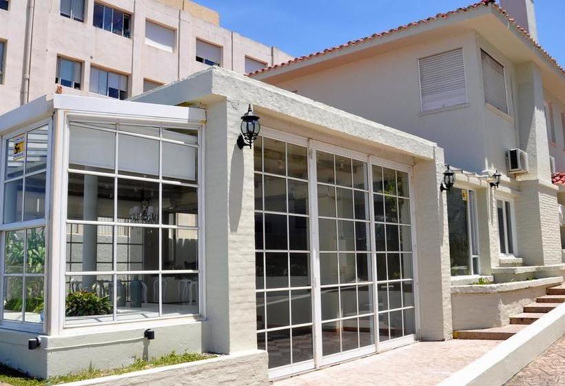 Alevines Playa El Emir Hostel & Suites