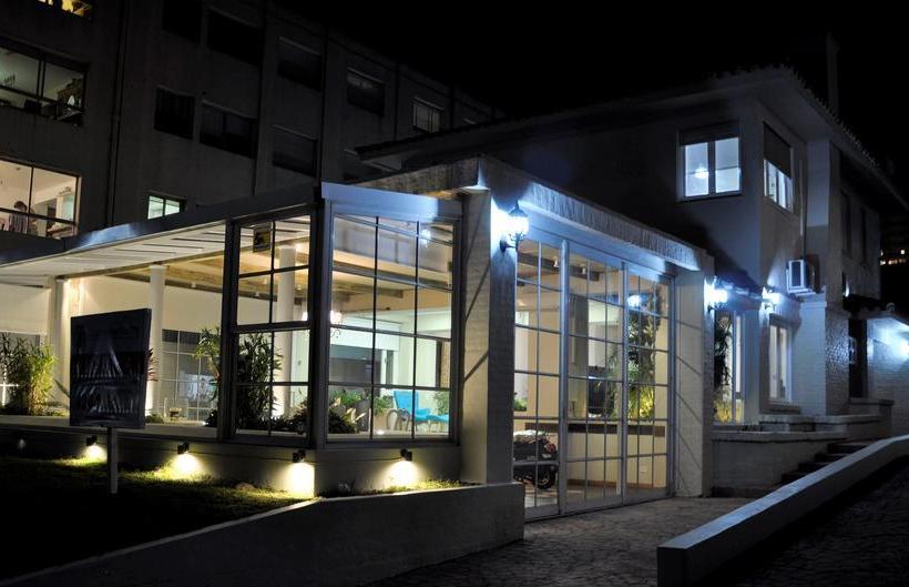 Alevines Playa El Emir Hostel & Suites