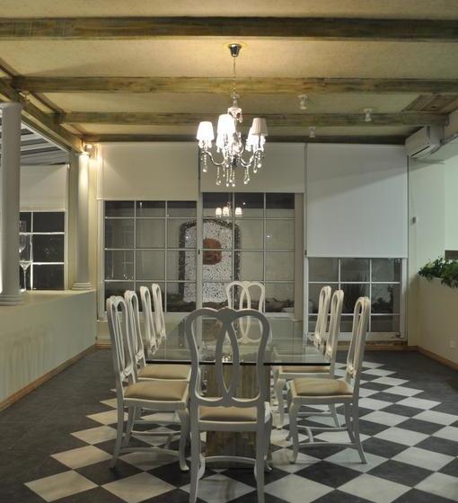 Alevines Playa El Emir Hostel & Suites