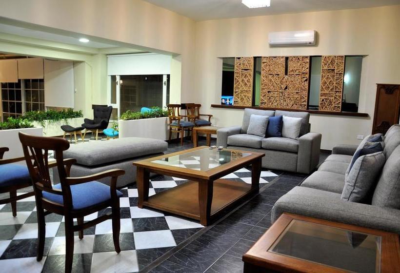 Alevines Playa El Emir Hostel & Suites