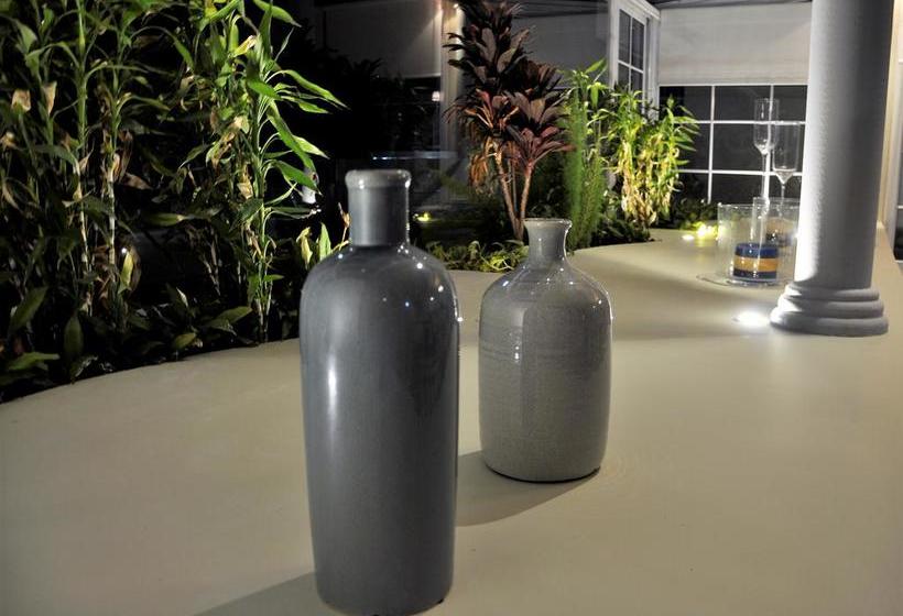 Alevines Playa El Emir Hostel & Suites