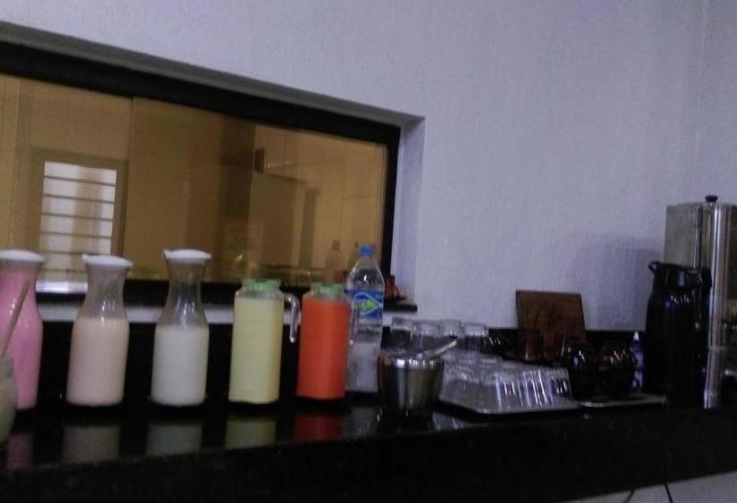 Отель Dos Viajantes