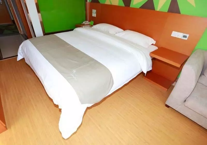 ホテル Vatica Qingdao Licang Xiazhuang Hexie Plaza