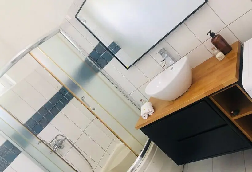 تختخواب و صبحانه Chez Moi
