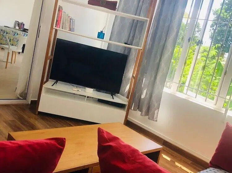 تختخواب و صبحانه Chez Moi
