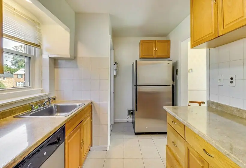 Dc Area Home: 1 Mi To Light Rail!