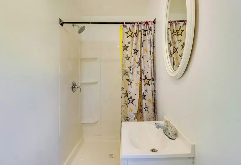 Dc Area Home: 1 Mi To Light Rail!