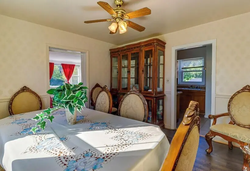 Dc Area Home: 1 Mi To Light Rail!