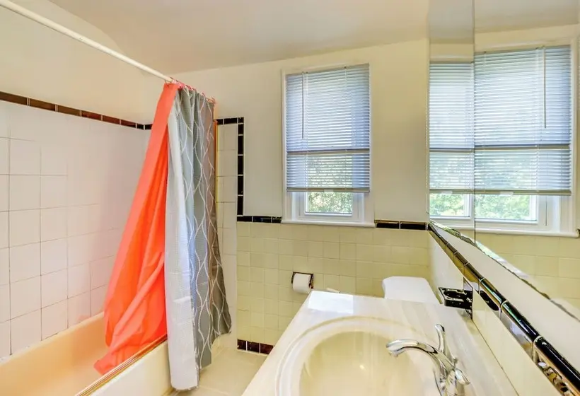 Dc Area Home: 1 Mi To Light Rail!
