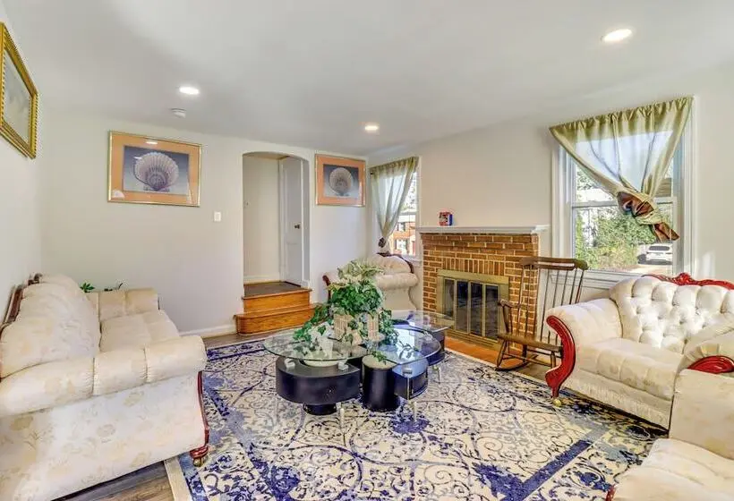 Dc Area Home: 1 Mi To Light Rail!