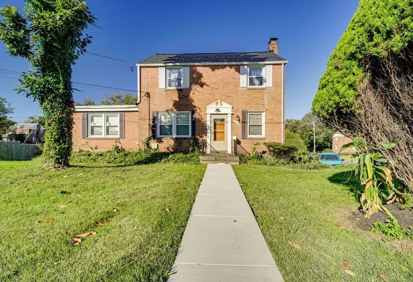 Dc Area Home: 1 Mi To Light Rail!