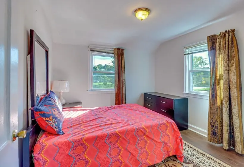 Dc Area Home: 1 Mi To Light Rail!
