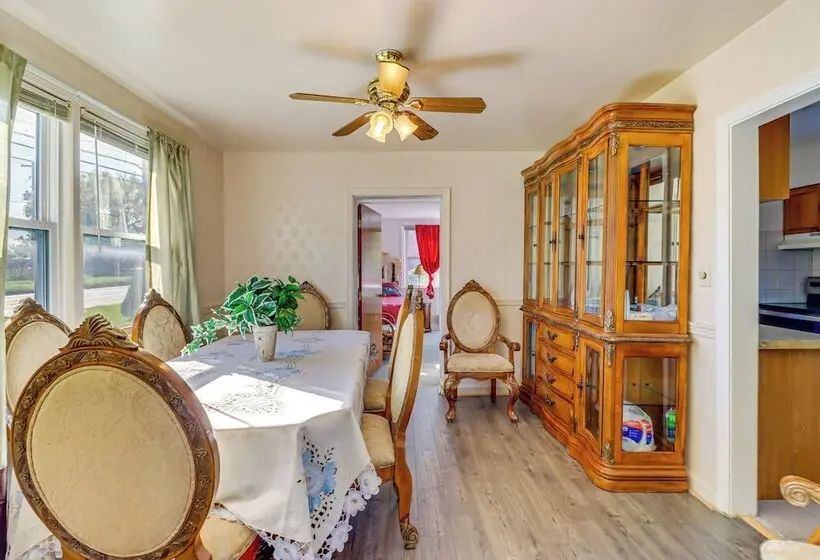 Dc Area Home: 1 Mi To Light Rail!
