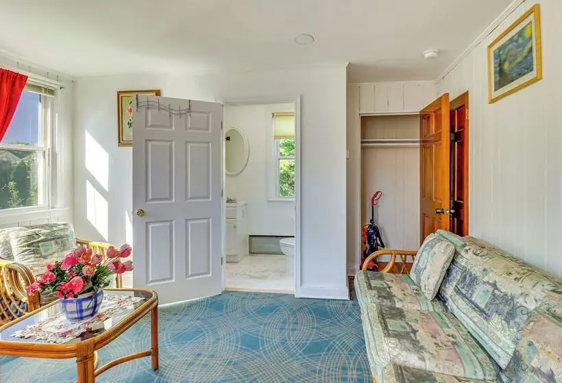 Dc Area Home: 1 Mi To Light Rail!