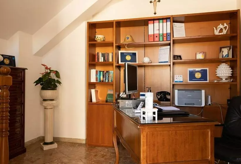 ベッドアンドブレックファースト Bed&bread Piazza  Nzegna