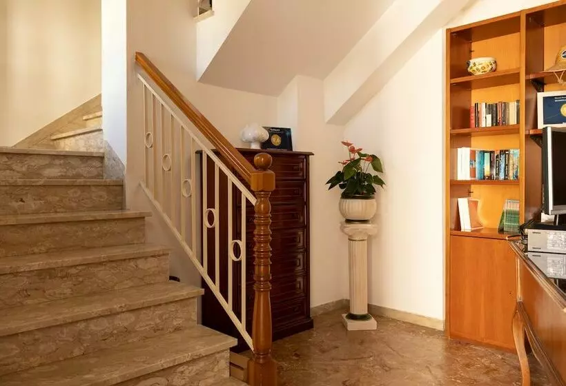 ベッドアンドブレックファースト Bed&bread Piazza  Nzegna