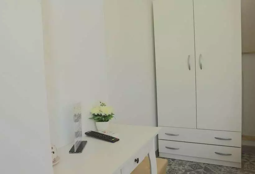 ベッドアンドブレックファースト Bed&bread Piazza  Nzegna