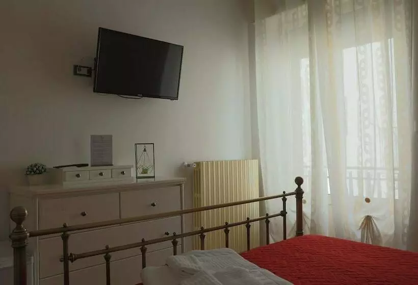 ベッドアンドブレックファースト Bed&bread Piazza  Nzegna