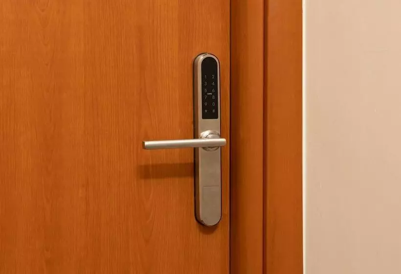 ベッドアンドブレックファースト Bed&bread Piazza  Nzegna