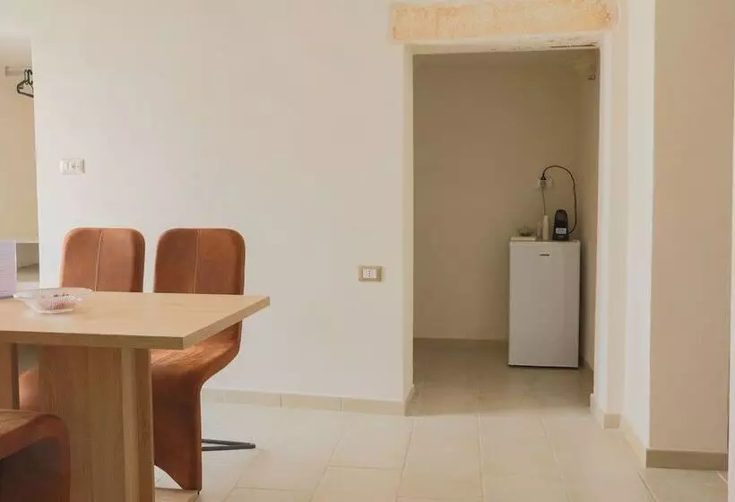 ベッドアンドブレックファースト Bed&bread Piazza  Nzegna